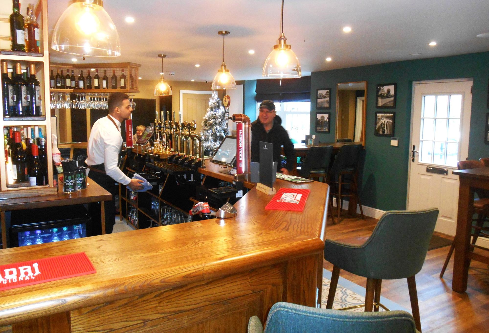 (Pub, Bar). Published on 04-12-2022