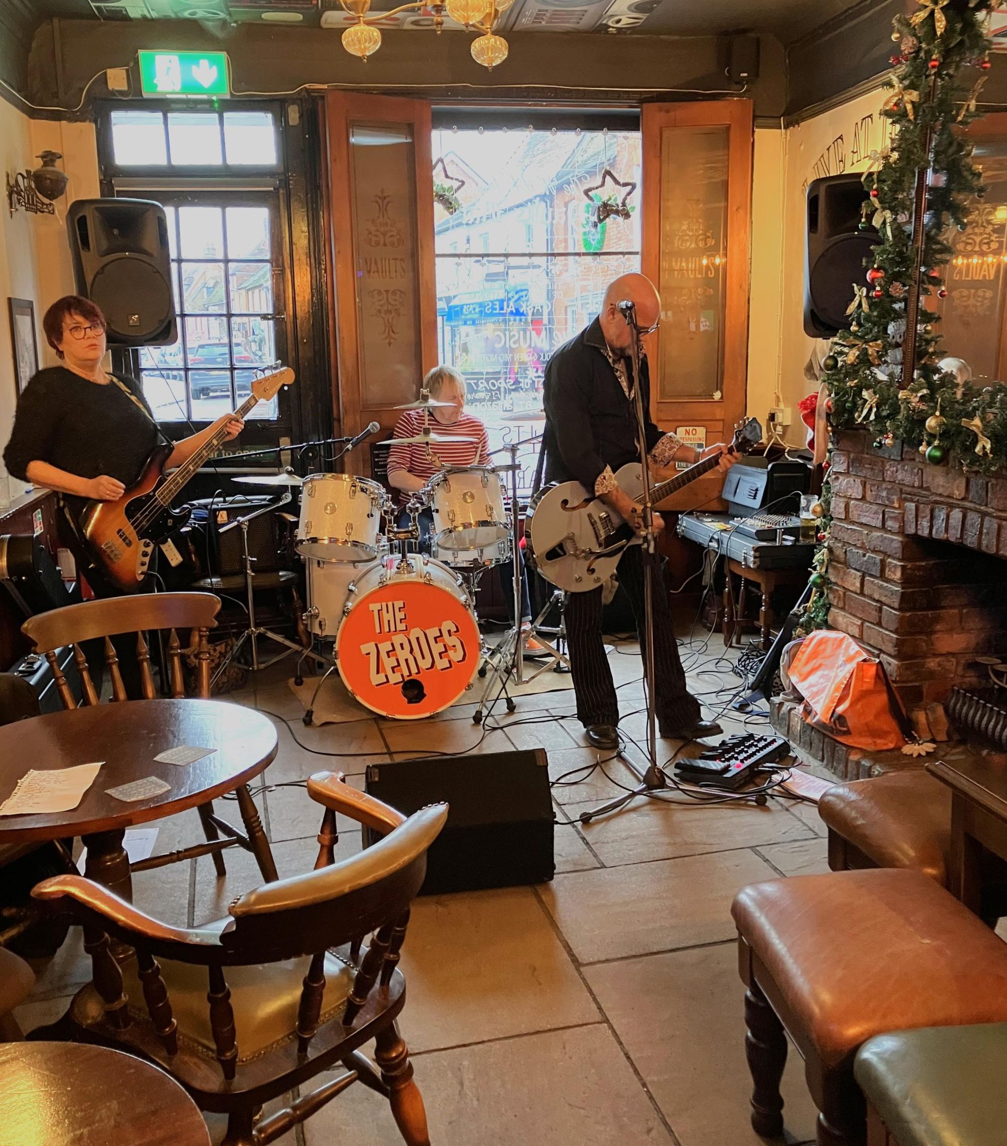 Live musiv in the Vaults. (Pub, Bar). Published on 30-12-2022