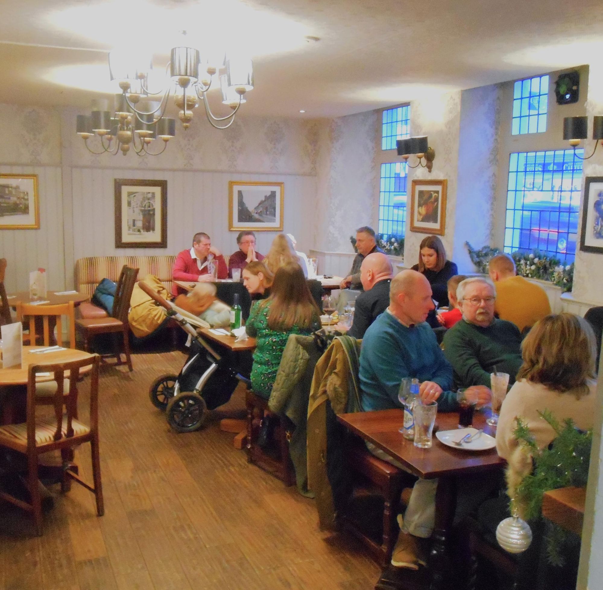 (Pub, Restaurant, Customers). Published on 30-12-2022