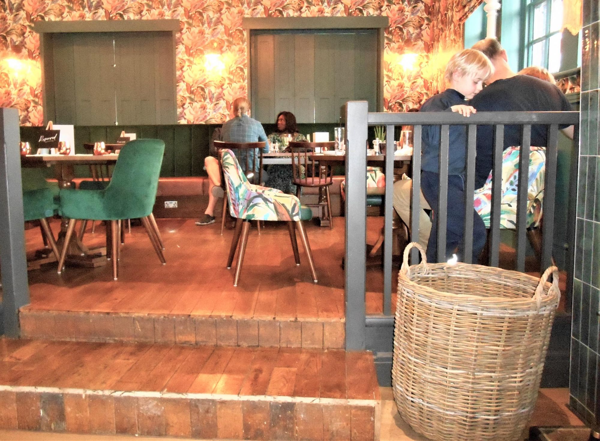 (Pub, Restaurant). Published on 09-05-2022