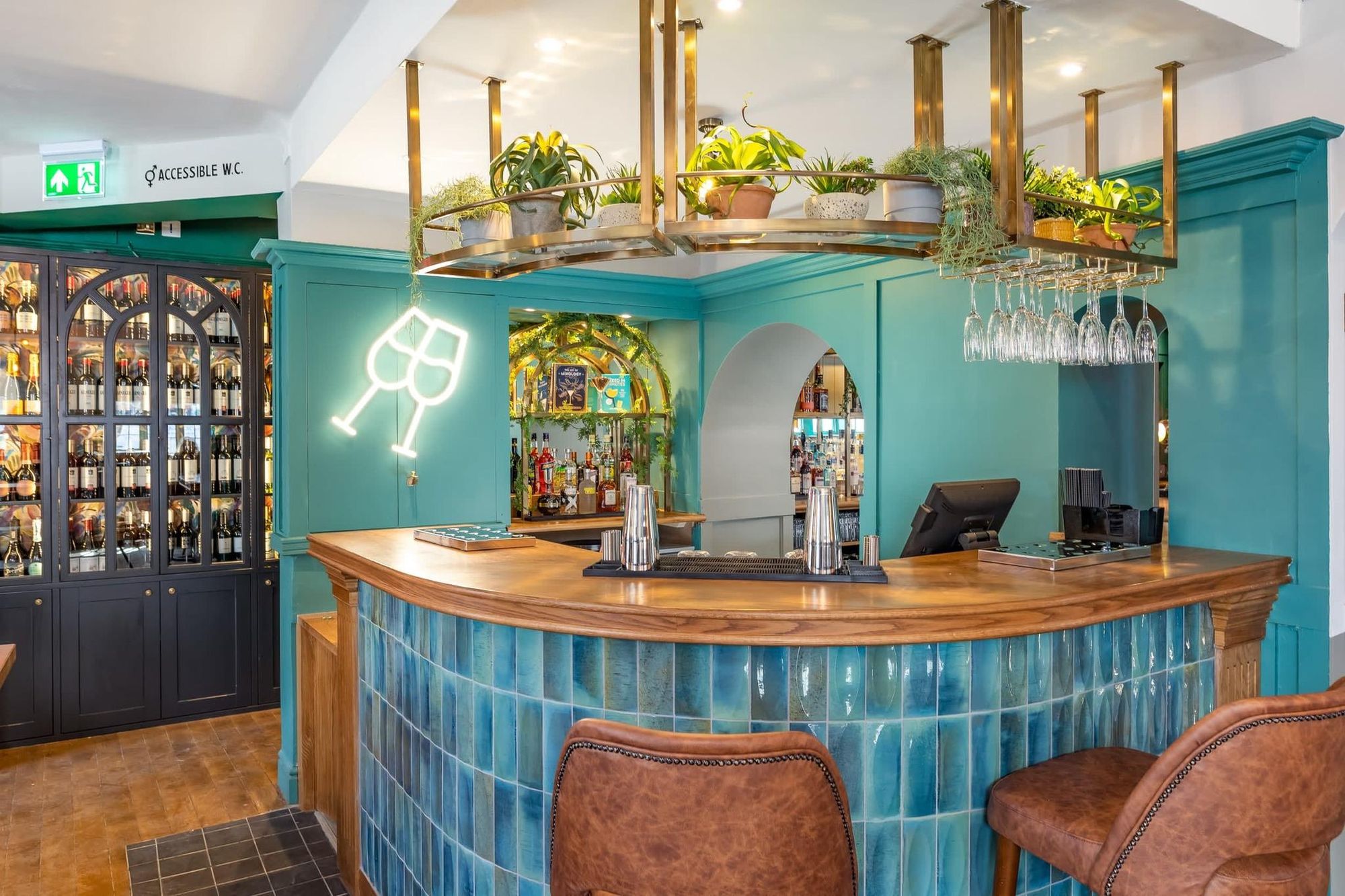 (Pub, Bar). Published on 09-05-2022