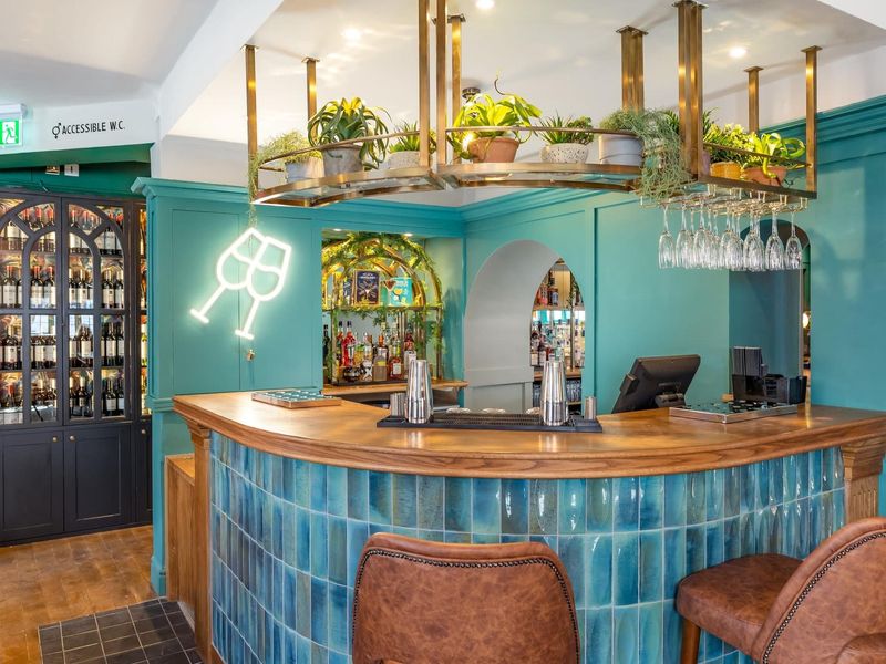 (Pub, Bar). Published on 09-05-2022 