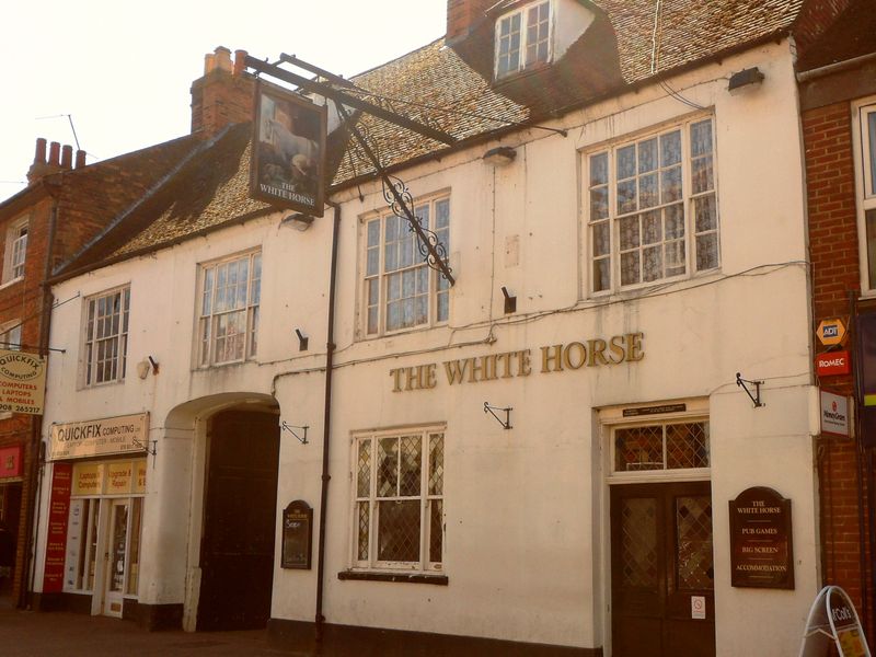 The White Horse, Stony Stratford. (Pub, External, Key). Published on 18-04-2014