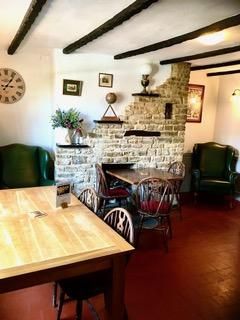(Pub, Bar). Published on 18-08-2022