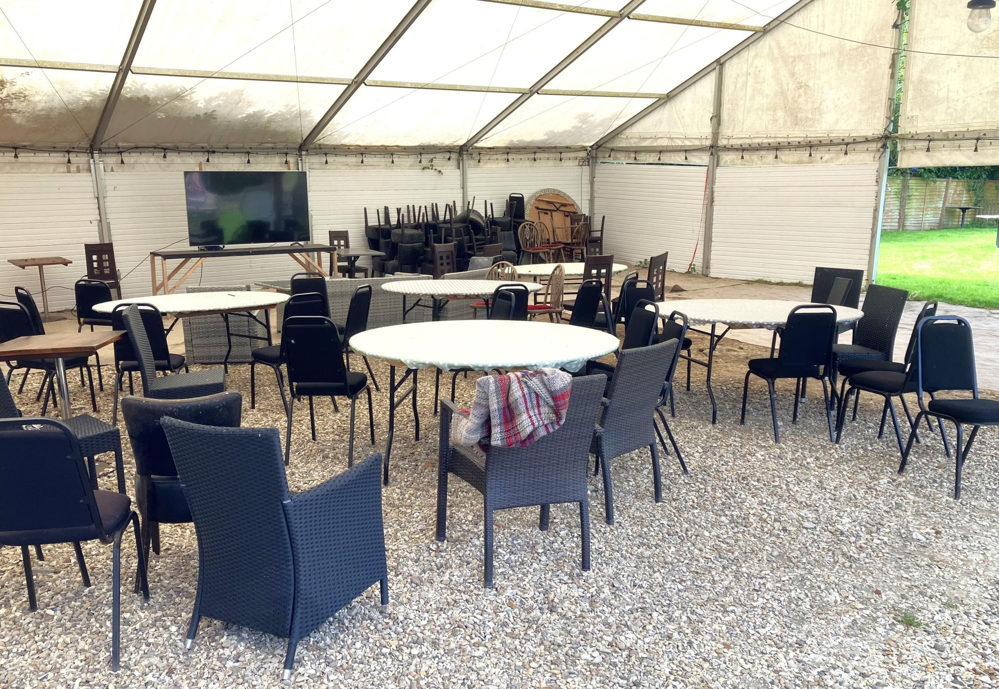 Large pergola. (Pub, External, Garden). Published on 21-07-2024