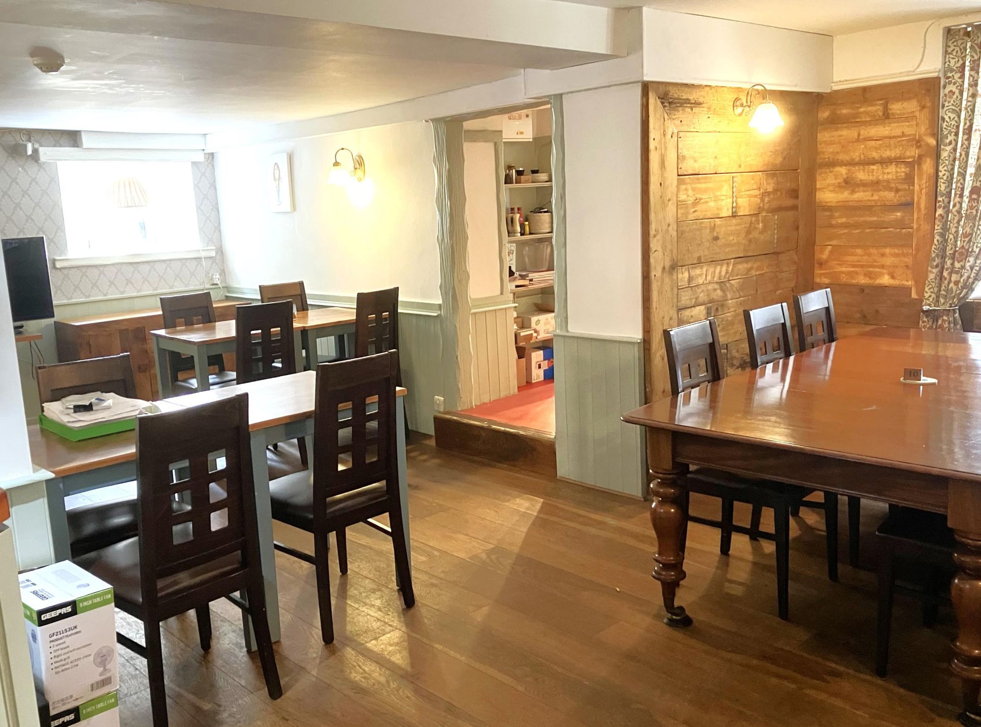 (Pub, Restaurant). Published on 21-07-2024
