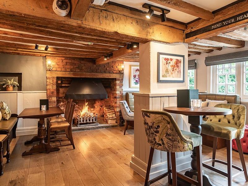 (Pub, Bar). Published on 13-05-2022 