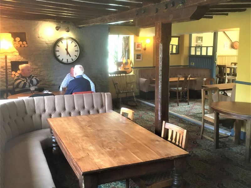 (Pub, Bar). Published on 16-02-2022 