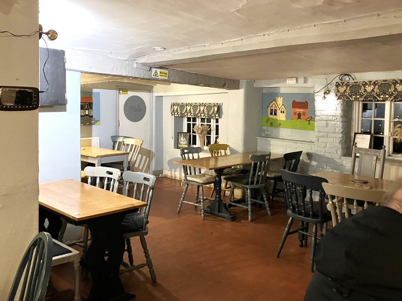 (Pub, Bar). Published on 13-01-2024