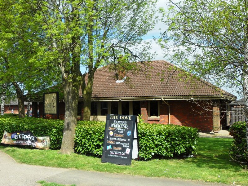 The Dove, Newport Pagnell. (Pub, External). Published on 13-04-2014 