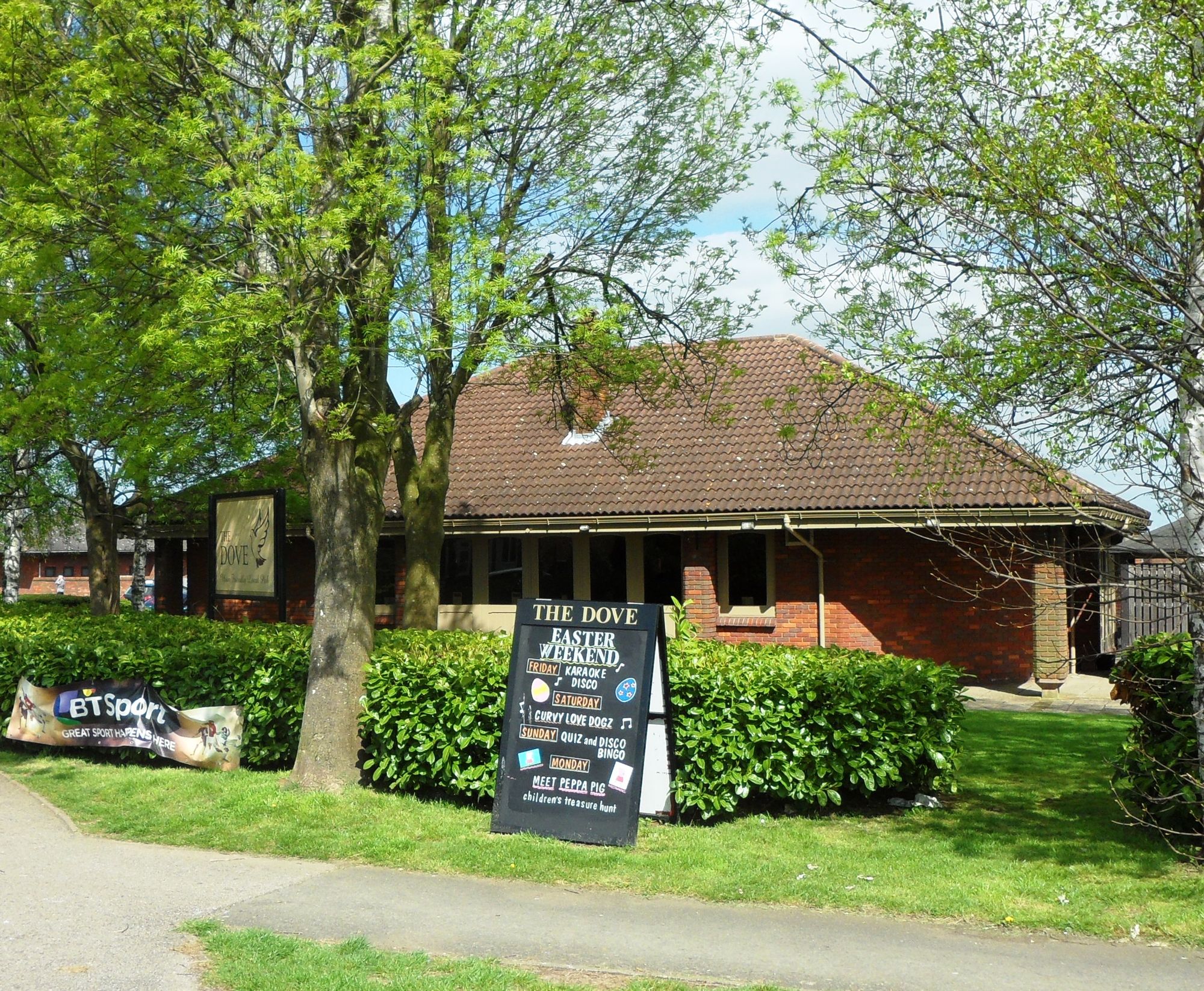 The Dove, Newport Pagnell. (Pub, External). Published on 13-04-2014