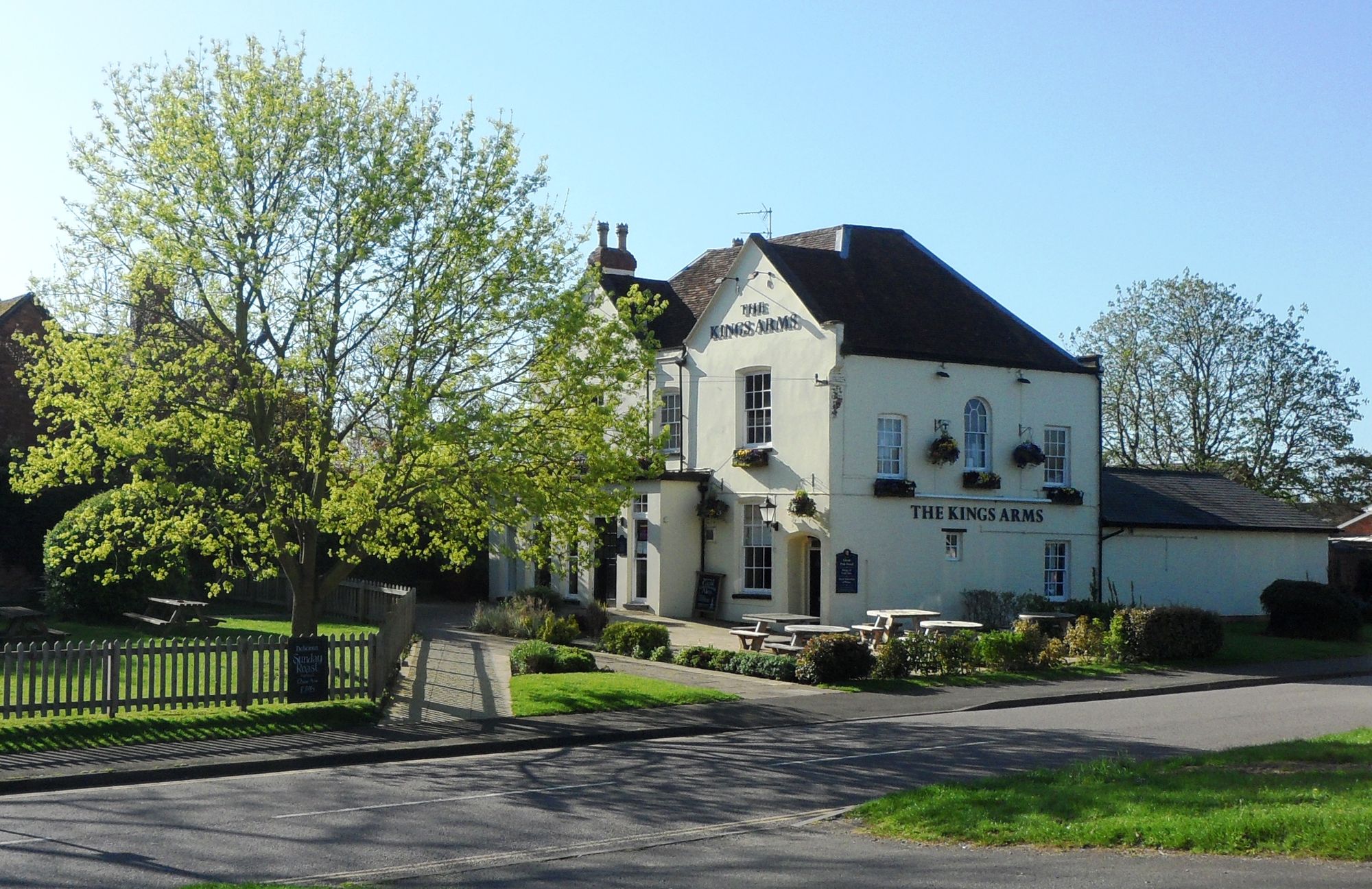 The Kings Arms, Newport Pagnell. (Pub, External). Published on 13-04-2014