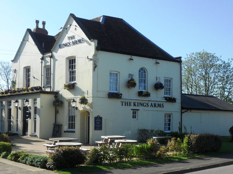 The Kings Arms, Newport Pagnell. (Pub, External). Published on 13-04-2014