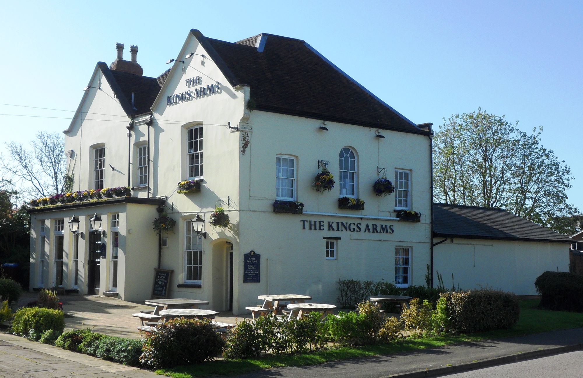 The Kings Arms, Newport Pagnell. (Pub, External). Published on 13-04-2014