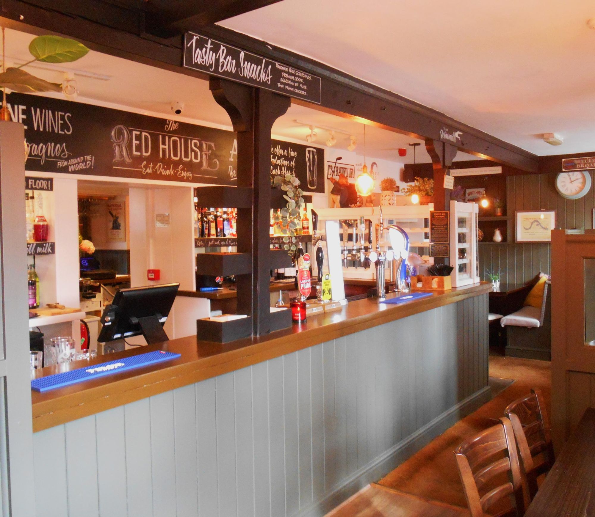 (Pub, Bar). Published on 19-03-2023