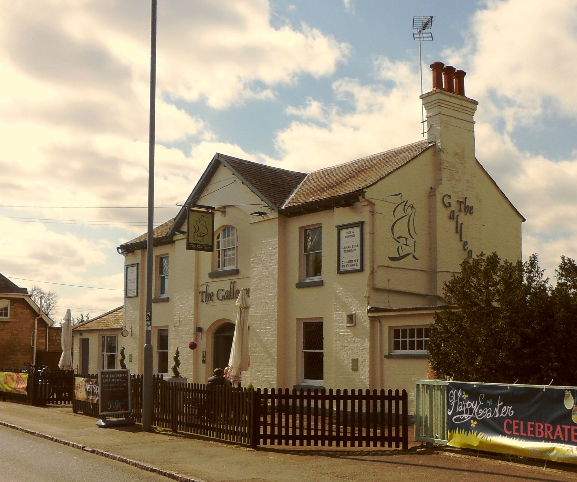 The Galleon, Old Wolverton. (Pub, External). Published on 20-04-2014