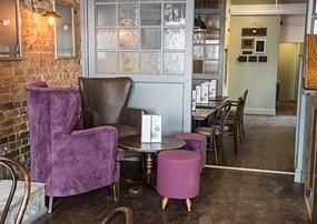 (Pub, Bar). Published on 22-07-2022