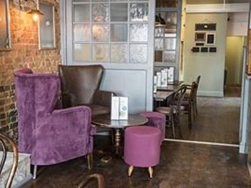 (Pub, Bar). Published on 22-07-2022 