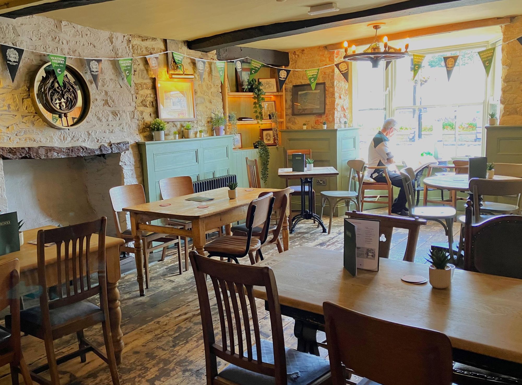 (Pub, Bar). Published on 10-09-2023