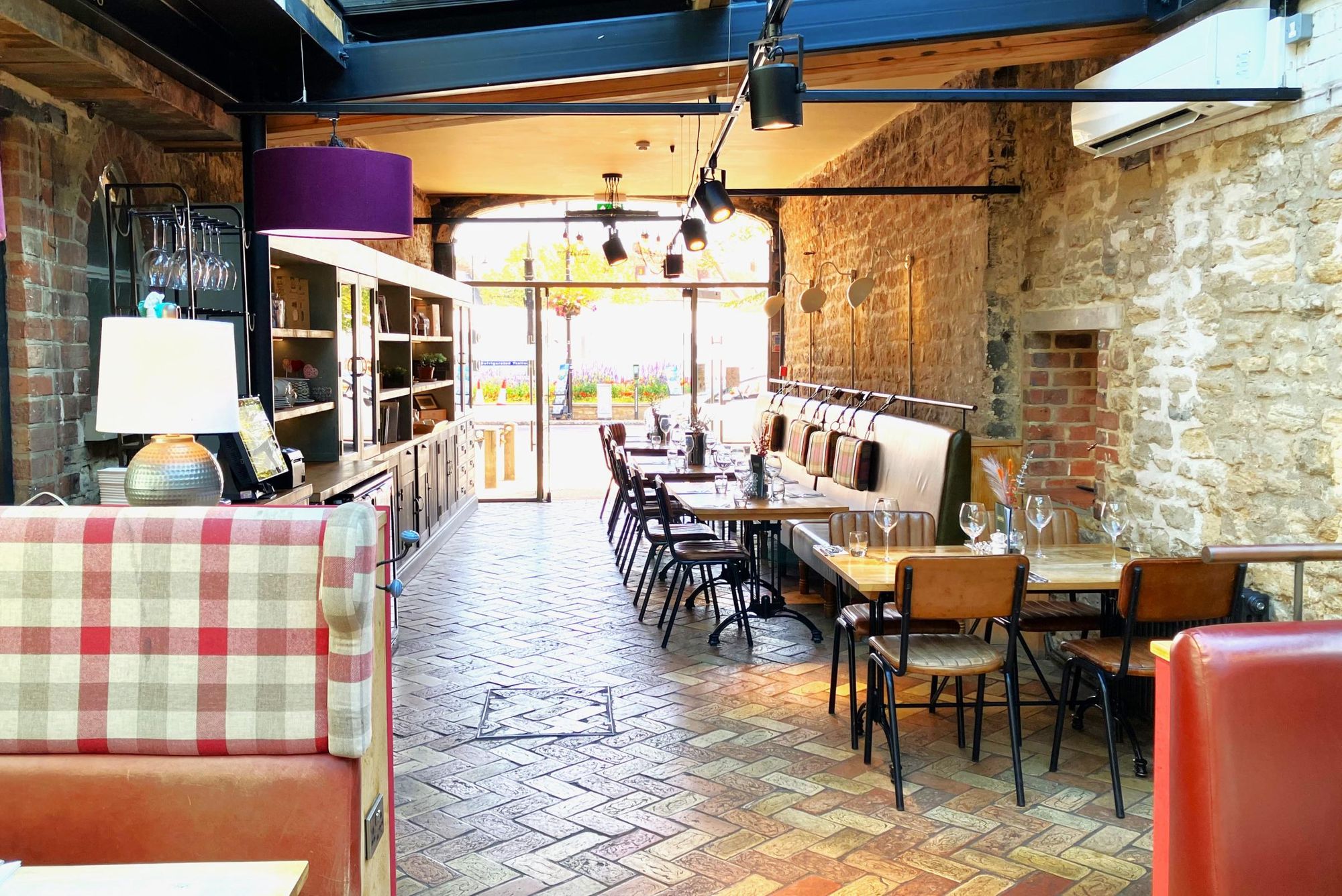 (Pub, Restaurant). Published on 10-09-2023
