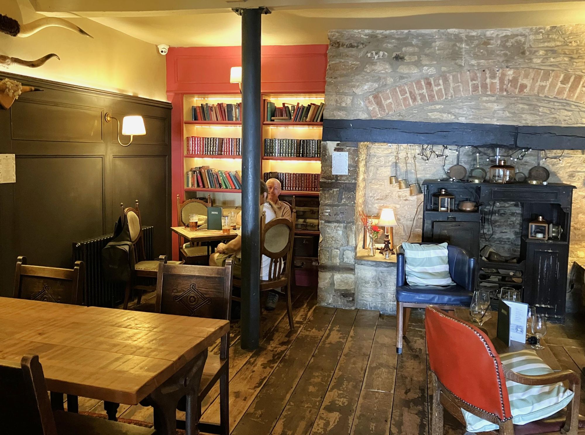 (Pub, Bar). Published on 10-09-2023