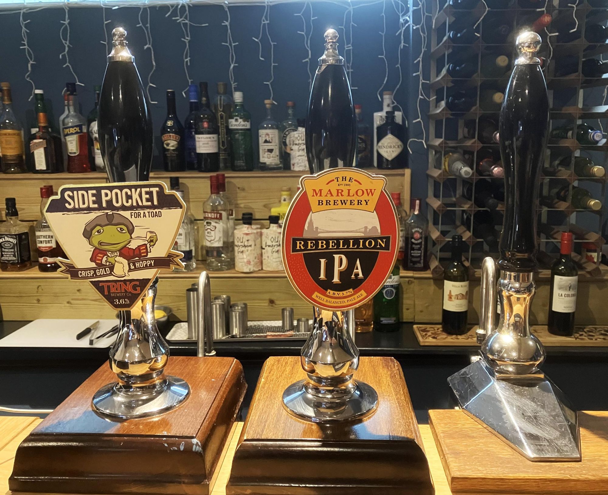 (Pub, Bar). Published on 06-01-2023