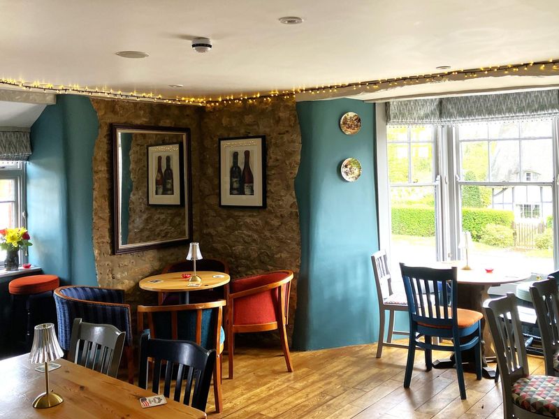 (Pub, Bar). Published on 17-04-2026 