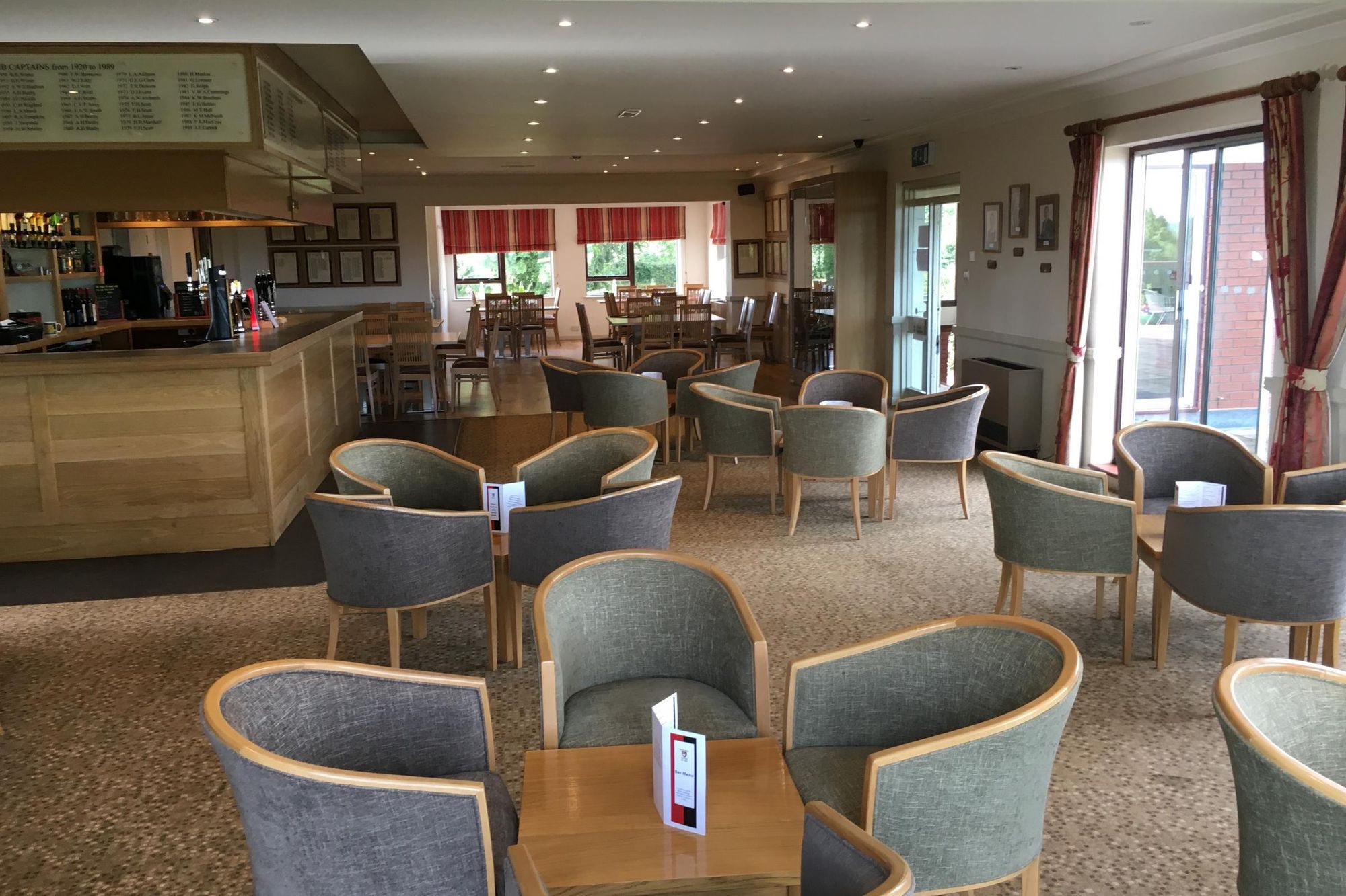 (Pub, Bar). Published on 30-03-2022
