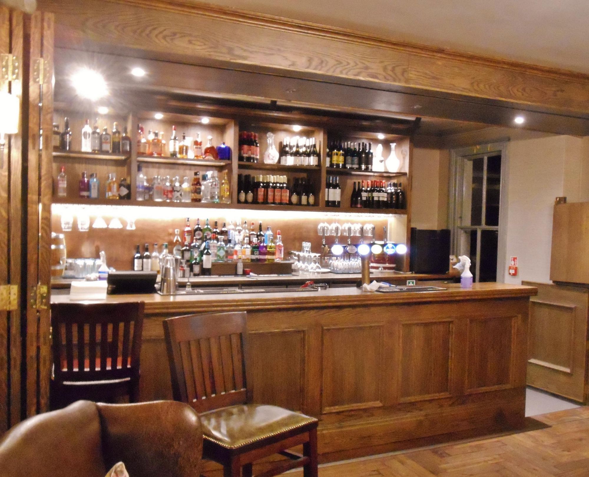 (Pub, Bar). Published on 08-02-2020
