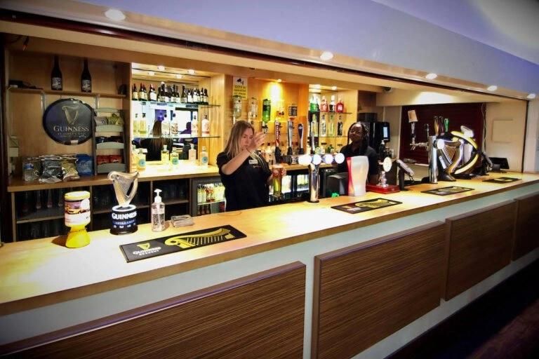 (Pub, Bar). Published on 26-02-2022