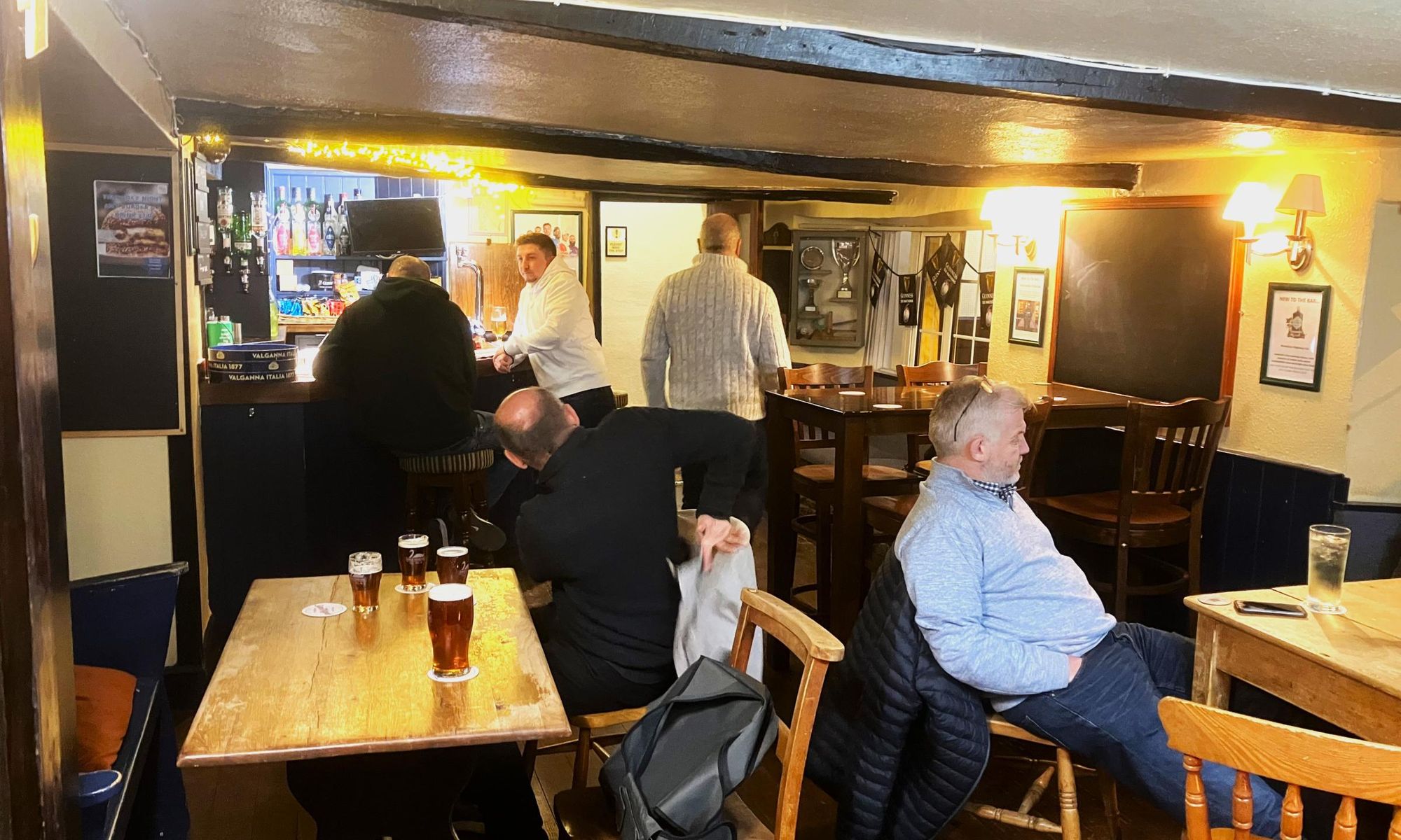 (Pub, Bar). Published on 21-02-2023