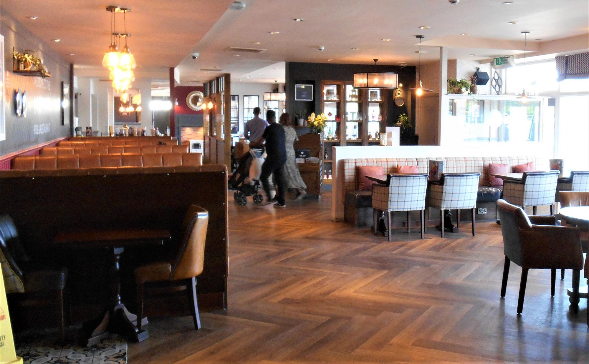 (Pub, Bar). Published on 18-05-2022