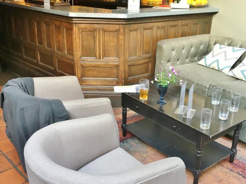 (Pub, Bar). Published on 19-08-2019