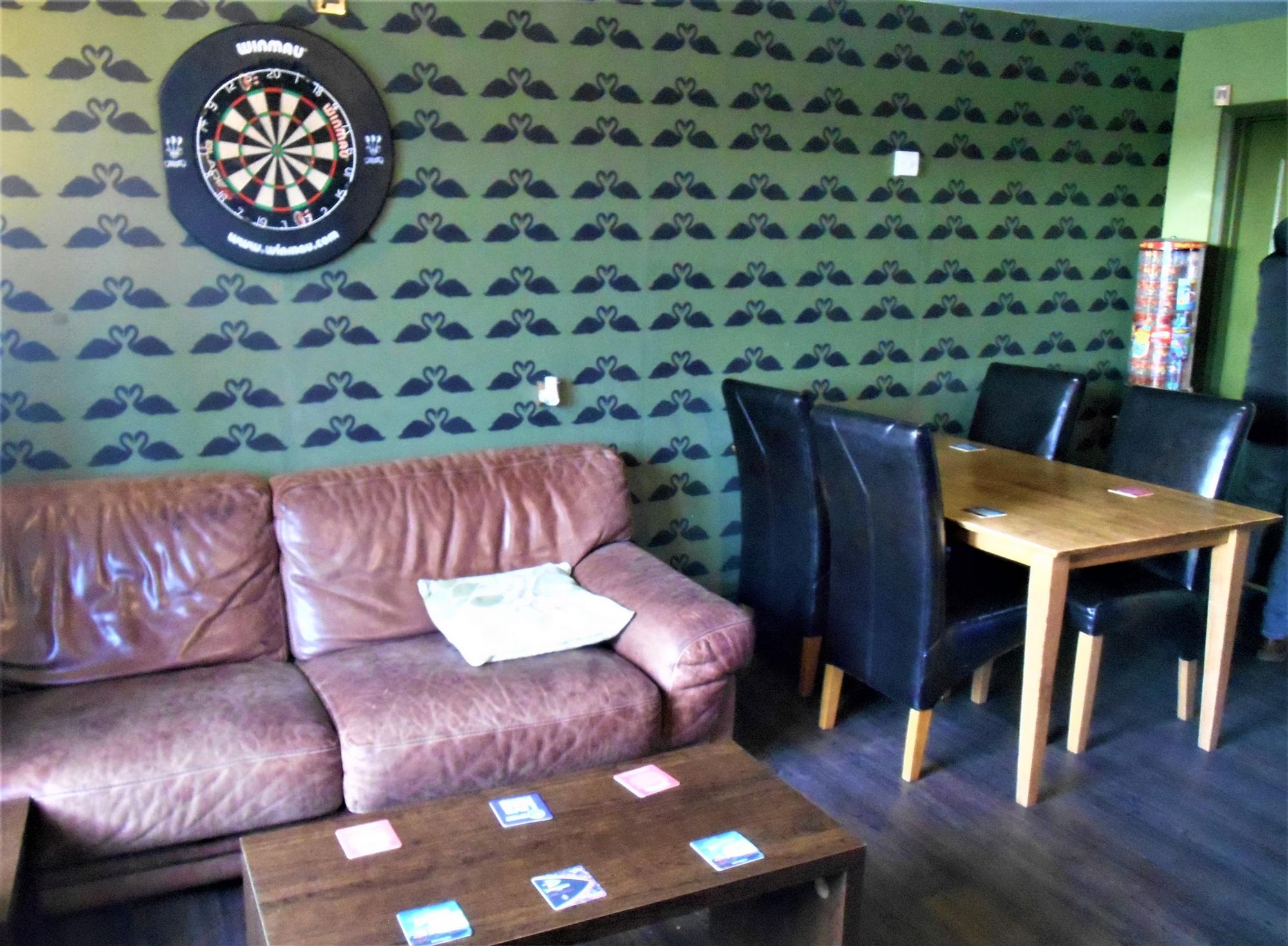 (Pub, Bar). Published on 30-11-2021