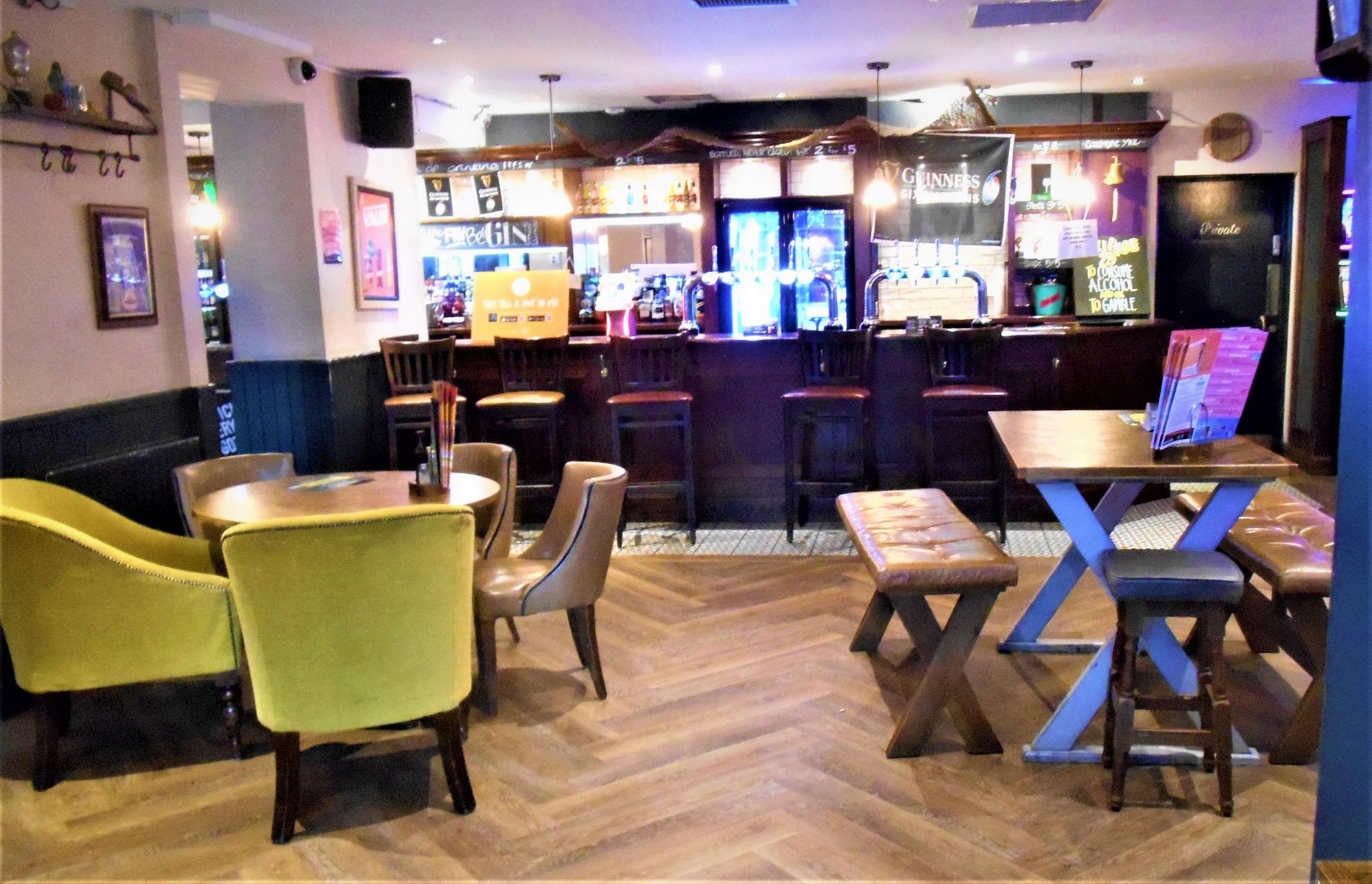 (Pub, Bar). Published on 04-03-2022
