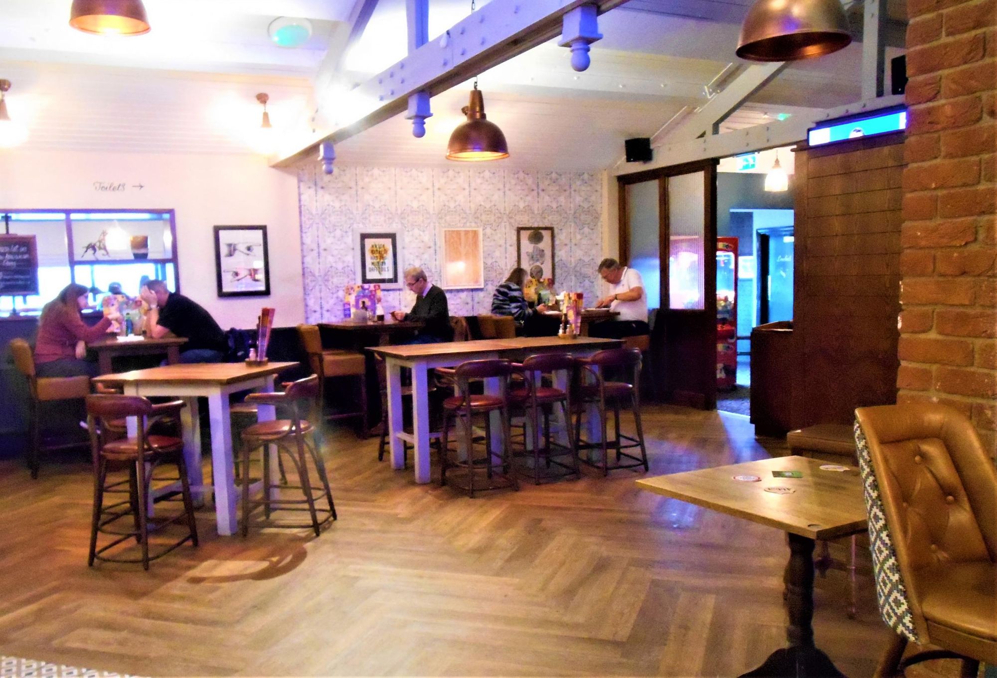 (Pub, Bar). Published on 04-03-2022