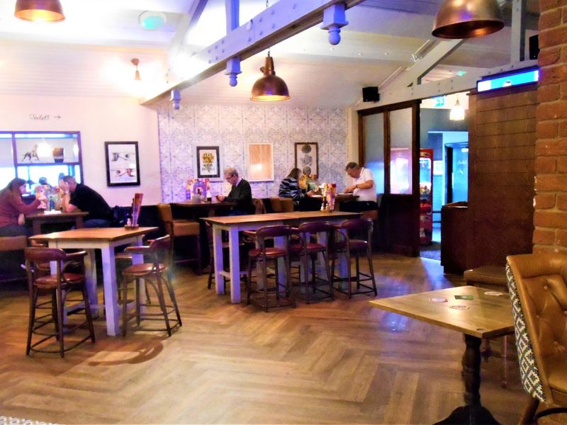 (Pub, Bar). Published on 04-03-2022
