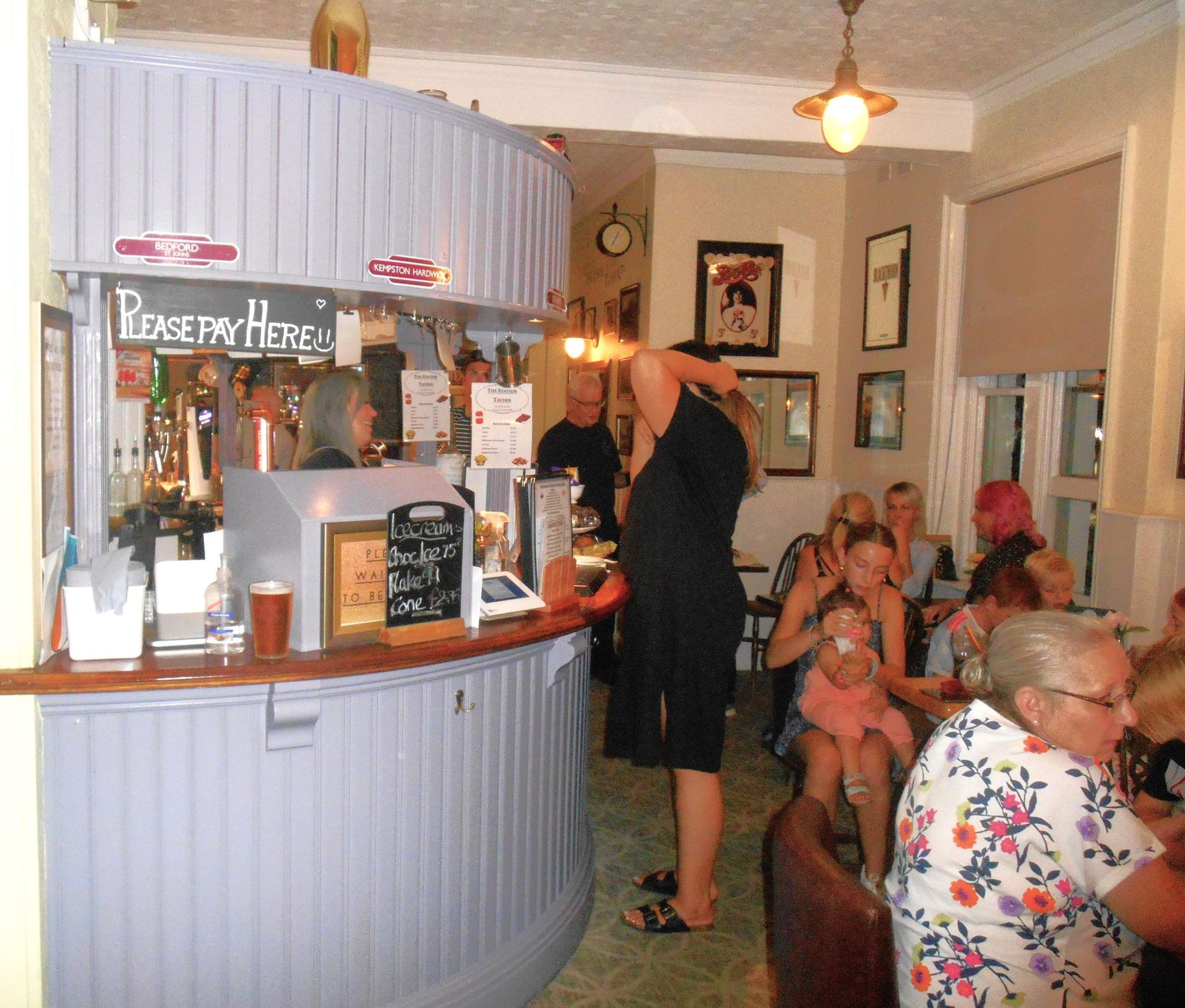 (Pub, Bar, Customers). Published on 24-08-2022