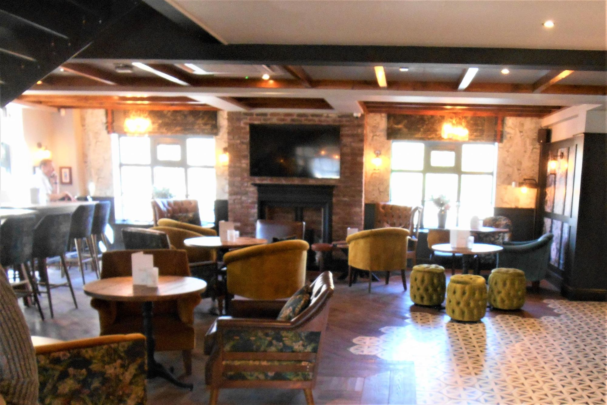 (Pub, Bar). Published on 01-04-2022
