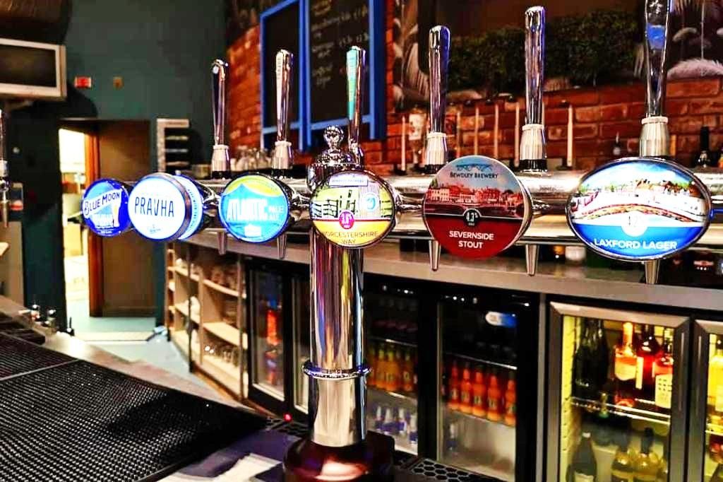 (Pub, Bar). Published on 10-09-2022