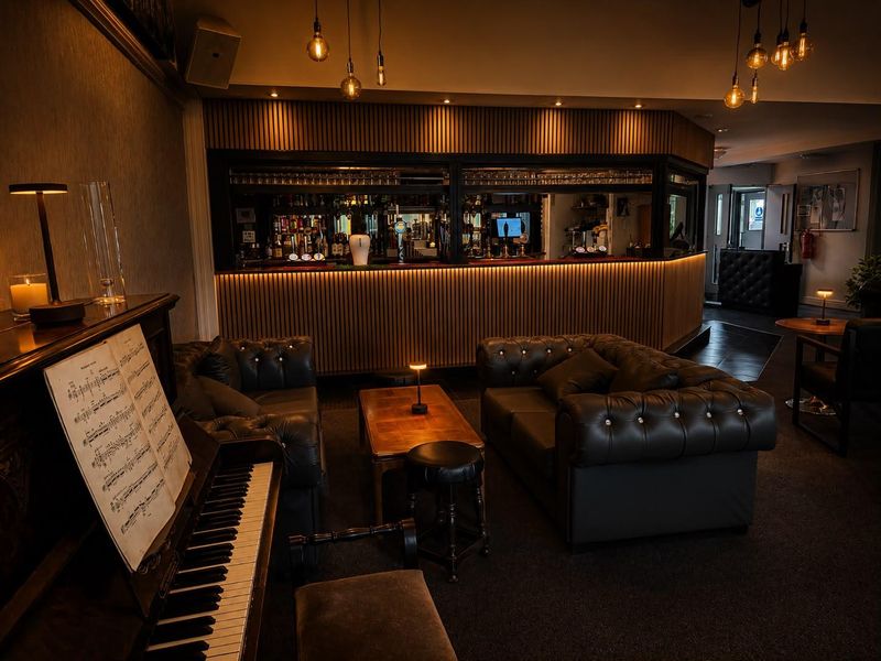 (Pub, Bar, Key). Published on 21-08-2026