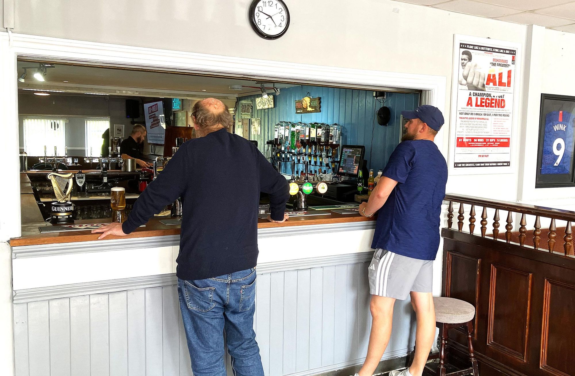 (Pub, Bar, Customers). Published on 18-04-2026