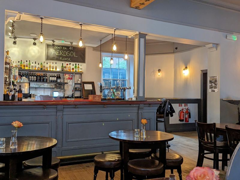 (Pub, Bar). Published on 17-06-2024