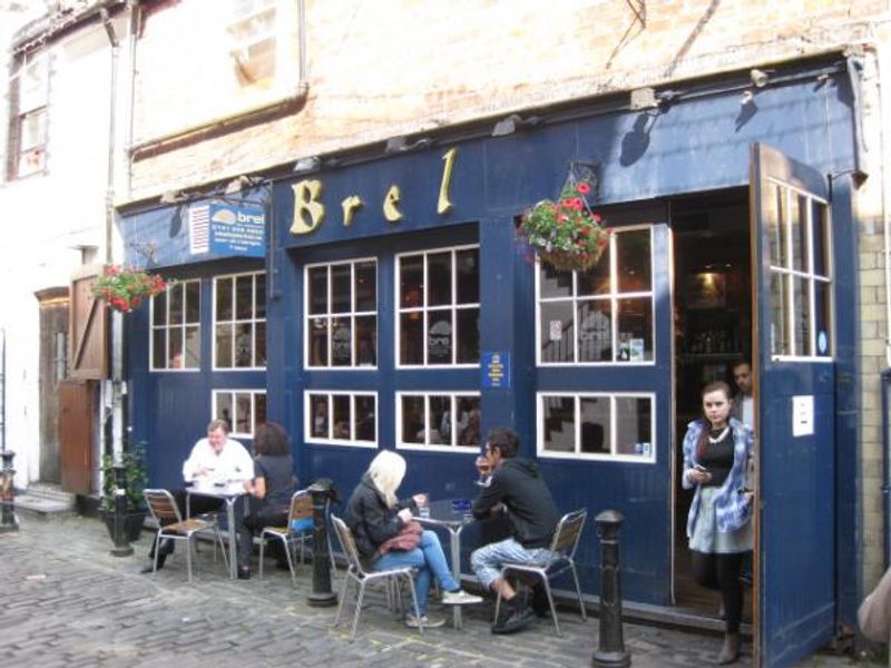 (Pub, Bar). Published on 08-07-2013