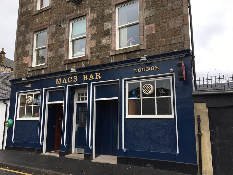 Outside of Macs Bar. (Pub, External, Key). Published on 28-09-2016
