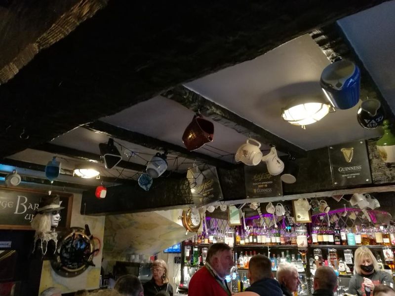 (Pub, Bar). Published on 28-10-2021