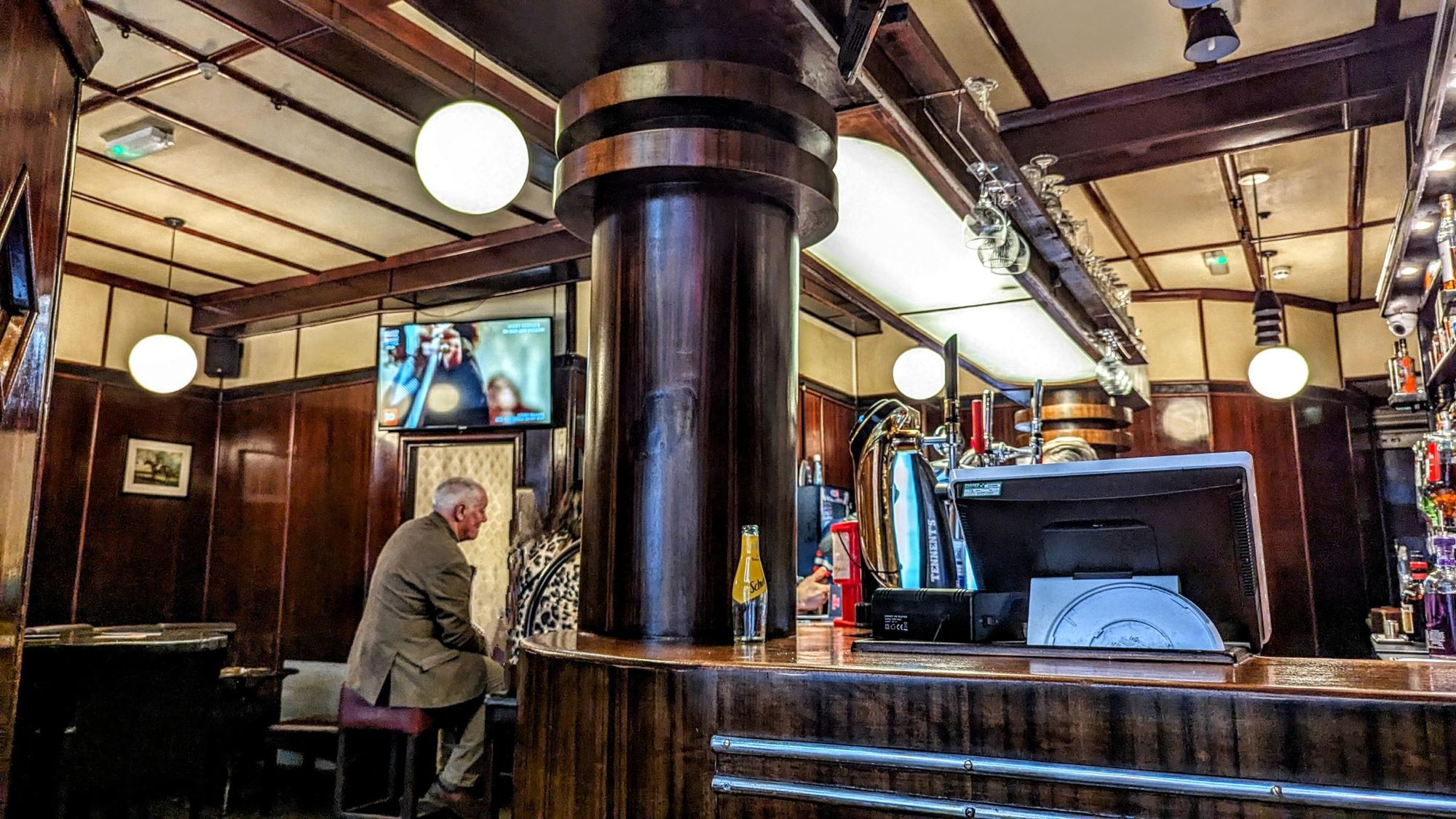 (Pub, Bar). Published on 17-06-2024