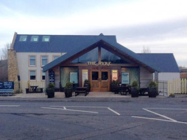 Front aspect. (Pub, External, Sign, Key). Published on 13-04-2015