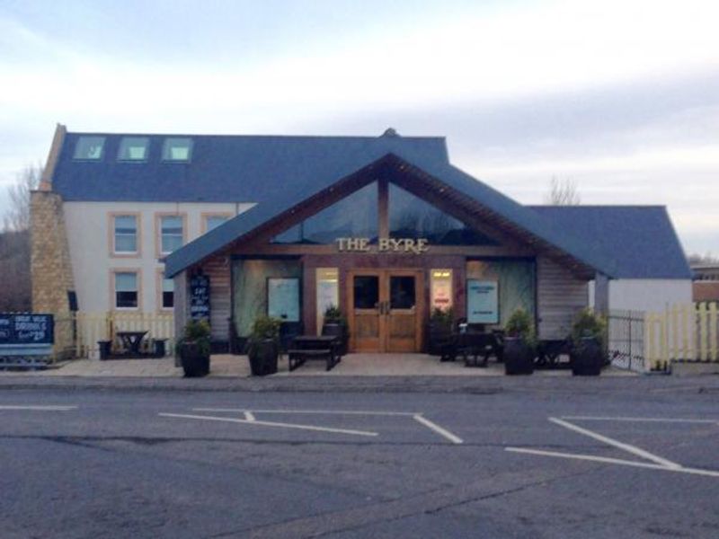 Front aspect. (Pub, External, Sign, Key). Published on 13-04-2015 