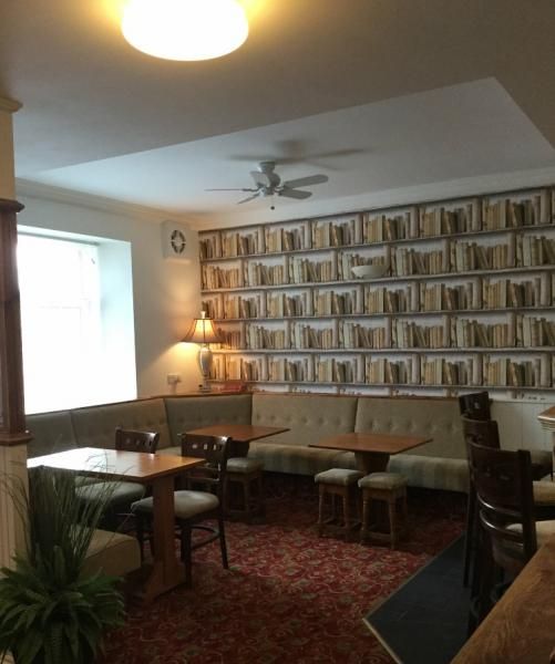 (Pub, Bar). Published on 03-10-2015